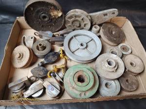 lot 666 image: Assorted Pulleys