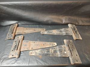 lot 670 image: Vintage Hinges