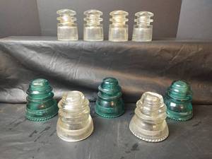 lot 680 image: Vintage Hemingway Glass Insulators, 4 and 2.5 inches