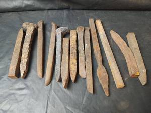 lot 686 image: Vintage Spikes and Chisels