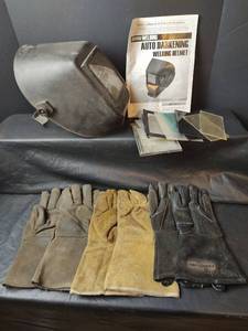 lot 710 image: Auto Darkening Welding Helmet with Gloves and Accessories