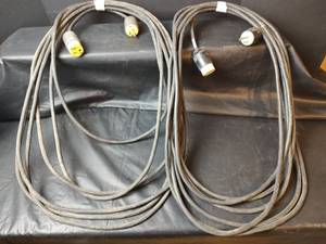 lot 713 image: Industrial Extension Cords with Locking Connectors