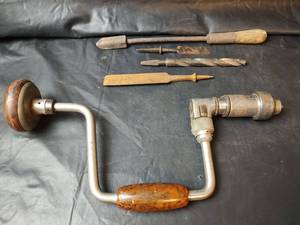 lot 724 image: Vintage Hand Crank Bit Brace Drill and Tools
