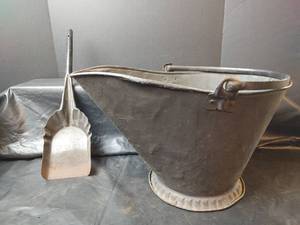 lot 731 image: Vintage Coal Ash Scuttle Bucket