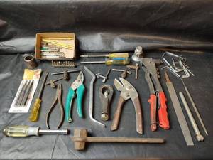 lot 744 image: Assorted Hand Tools