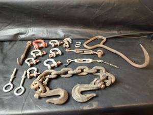 lot 749 image: Shackles, Double Hook Short Chain and Hay Hook