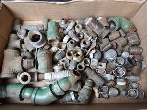 lot 750 image: Assorted Plumbing Fittings