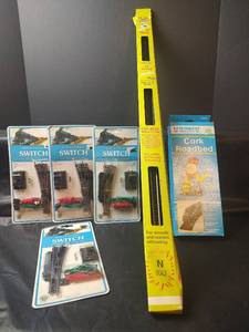 lot 793 image: Model Train Remote Control Switches, Curvable Track and Cork Roadbed N Scale