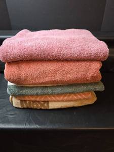 lot 805 image: Assorted Towels