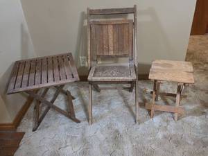lot 812 image: Wooden Folding Chair with 2 Folding Tables
