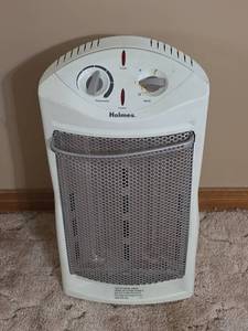 lot 816 image: Holmes HQH307 1500W Ceramic Space Heater 120V