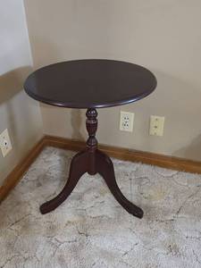 lot 820 image: Dark Wood Pedestal Accent Table with Round Top and Tripod Base