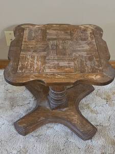 lot 821 image: Wood Pedestal Side Table