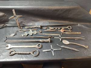 lot 831 image: Forging Projects Collection