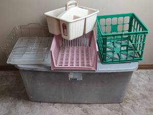 lot 852 image: 50g Storage Bin, Dish Drain with Rack and Assorted Storage Bins