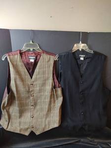 lot 876 image: Maurices Mens Vests, XL