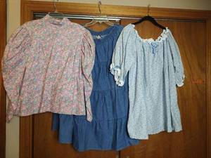 lot 878 image: Womens Period Clothing, Size M