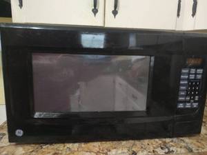 lot 887 image: General Electric Microwave 22 x 15.5 x 12.5