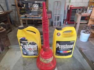 lot 1006 image: Prestone AntifreezeCoolant 1.5L 2 Jugs with Red Spout