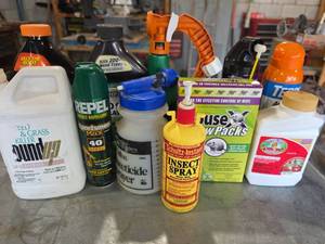 lot 1010 image: Lawn & Garden Pest Control, Weed Killer, Insecticide Repellent