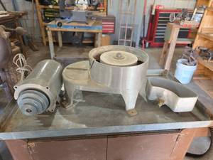 lot 1014 image: Lapidary Stone Polishing Machine