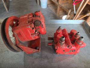 lot 1023 image: Cessna Pump 15385 with Valve Body �� 2-Piece Hydraulic Pump Lot