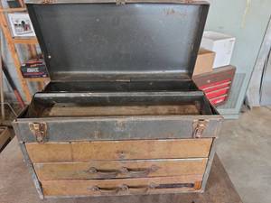 lot 1051 image: Ever Young Antique Metal Tool Chest with Drawers