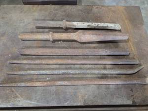 lot 1060 image: Pry Bars and Air Accessories Various Sizes- Industrial Size