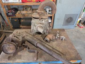lot 1070 image: Giant The Myers 453 Antque Water Pump