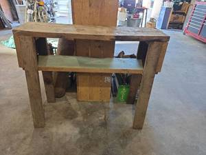 lot 1082 image: Wood Work Bench
