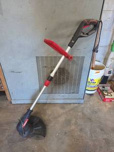 lot 1083 image: Hyper Tough String Trimmer 13 inch 120V 4.6A HT21-401-002-04