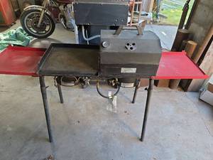 lot 1088 image: Camp Chef Modular Propane Cooker - GrillGriddle