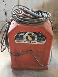 lot 1110 image: Lincoln Electric AC-225-S Arc Welder Model 1050-303