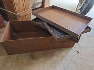 lot 1117 image: Metal Storage Box with 3 Metal Sorting Trays