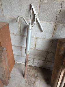 lot 1118 image: Hand Operated Drum Barrel Pump with Curved Spout and Lever Handle