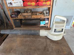 lot 1125 image: Craftsman 150 mph 7.5 amp Electric Blower Model 358.799341