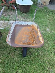 lot 1202 image: Single-Wheel Yard Cart with Handle- Small