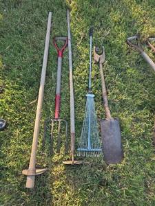 lot 1212 image: 5-Piece Garden Tool Lot Spade Fork Rake Shovel Hoe