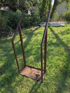 lot 1218 image: 21.5in x 11.5in x 51in Metal Project Piece