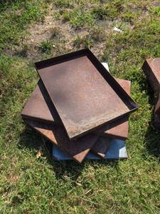 lot 1220 image: 22in x 15.5in x1.75in Metal Flat Trays with Raised Rim Lot of 5