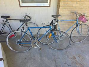 lot 1226 image: Schwinn World, Schwinn Continental and Other 10sp Road Bicycle-  need tires
