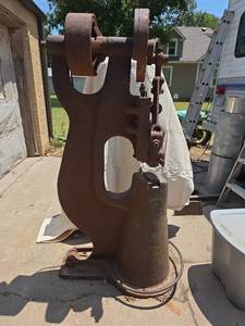 lot 1233 image: Moloch Power Hammer Industrial Forging Equipment