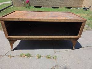 lot 1235 image: Metal Storage Bin with Legs Open Front Design