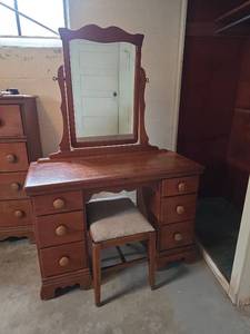lot 1502 image: Vanity Desk with Mirror and Bench