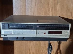 lot 1509 image: Sears Video Cassette Recorder IIIII 4-Head BetaVision Model 564.53190350