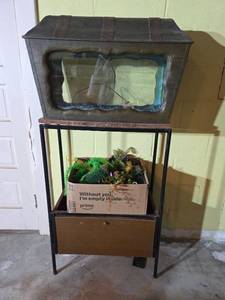 lot 1511 image: Vintage Treasure Chest Aquarium with Stand, Gravel and Decor