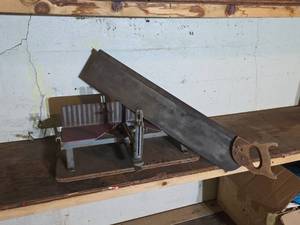 lot 1513 image: Miter Box with Hand Saw and Adjustable Fence
