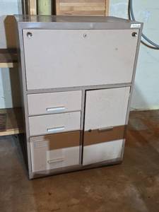 lot 1515 image: Metal Office Storage Unit