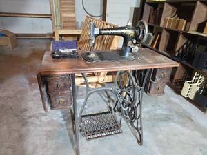 lot 1527 image: Singer Treadle Sewing Machine with Wood Desk and Cast Iron Base