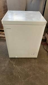 Frigidaire 5 cu. ft. Convertible Garage Ready Manual Defrost Chest Freezer White ( works good. A couple very minor scratches and dings) - Retail: $299